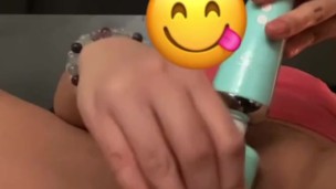 Quarantined Babe Films Herself Cumming Twice With Toys